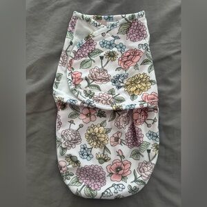Hudson Baby Vintage Floral Swaddle Size 0-3 Months